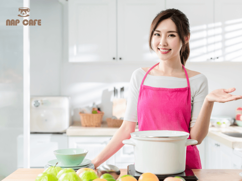 Ở nhà mùa lễ, nấu một bữa ăn thật ngon cho bản thân, cũng là gợi ý tuyệt vời