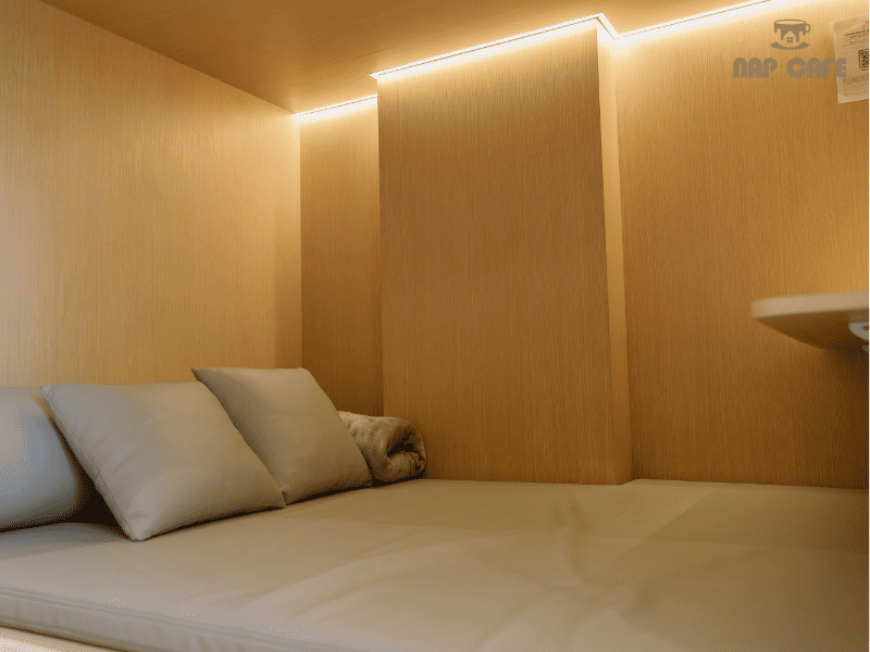 Giường nằm tại Nap sử dụng nệm cao cấp tạo sự êm ái, dễ chịu