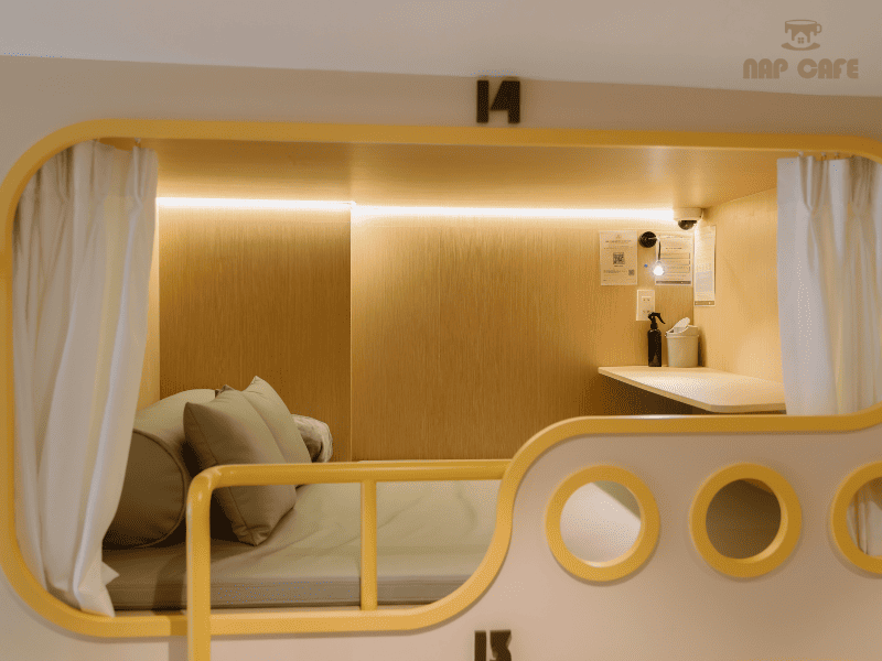 Không gian cà phê bed zone riêng tư, có rèm che