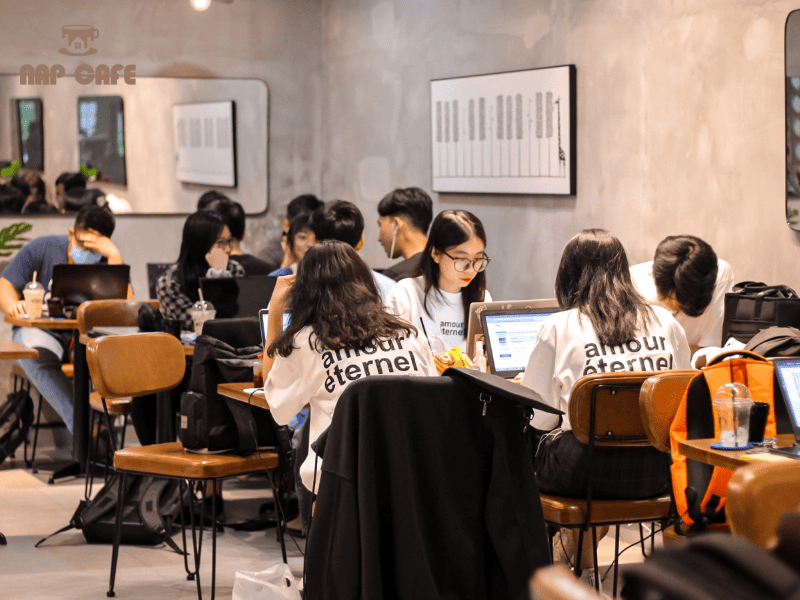 Nhiều quán cà phê chỉ có chỗ ngồi làm việc không có chỗ nằm ngủ trưa