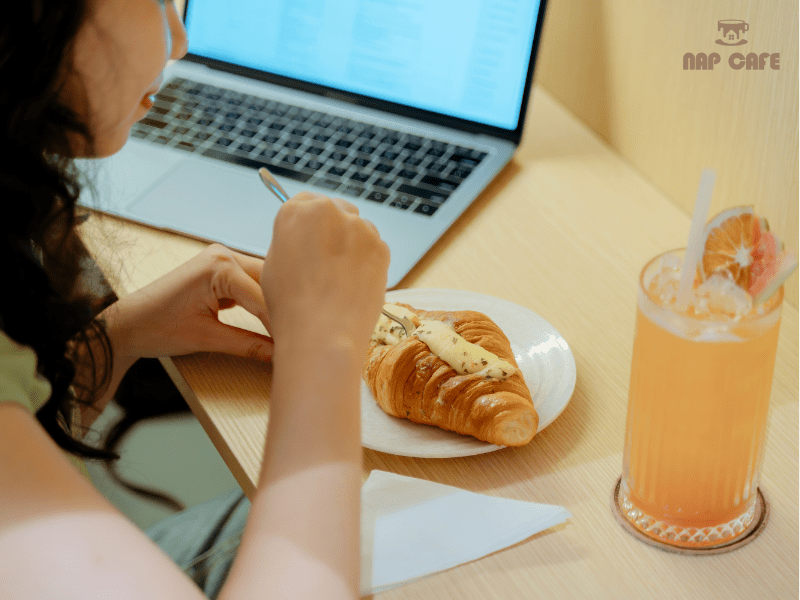 Rất nhiều người thích uống trà trái cây vì lợi ích sức khỏe mà thức uống này mang lại