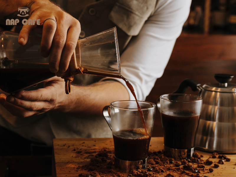 Có nhiều cách pha cà phê, làm "dậy" lên mùi thơm đặc trưng của cà phê