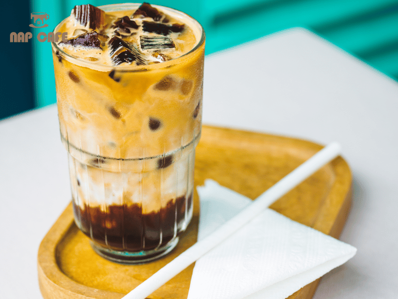 Đừng ngại ghé Nap Cafe để thưởng thức ly cà phê cốt dừa thơm ngon