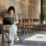 Chọn làm việc tại quán cà phê yên tĩnh cũng là lựa chọn lý tưởng cho freelancer