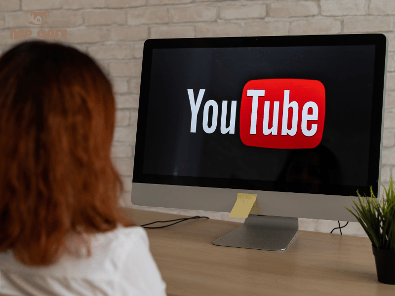 Tự xây kênh youtube để kiếm tiền cũng là một gợi ý cho sinh viên
