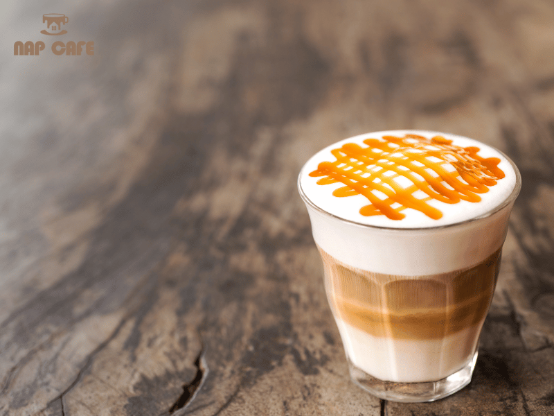 “Macchiato” trong tiếng Ý có nghĩa là “đánh dấu” hay “vệt ố”