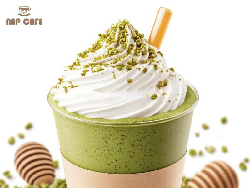 Matcha Frapp đơn giản là sự kết hợp tuyệt vời giữa bột trà xanh Matcha nguyên chất với đá xay, sữa tươi, và đôi khi có thêm một chút kem tươi béo ngậy