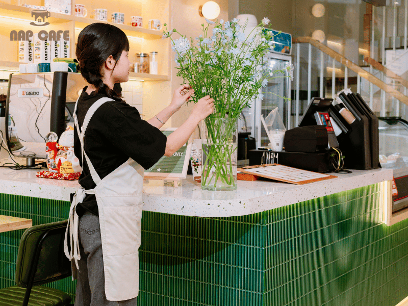 Trở thành nhân viên phục vụ, pha chế partime tại Nap Cafe để kiếm thêm thu nhập