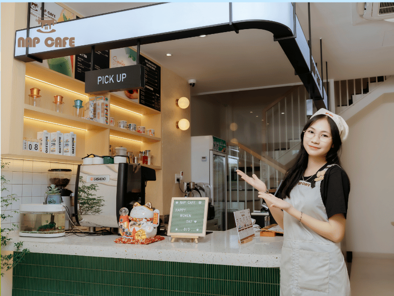 Nap Cafe cũng nổi tiếng với dịch vụ phục vụ tại quán uy tín, chuyên nghiệp