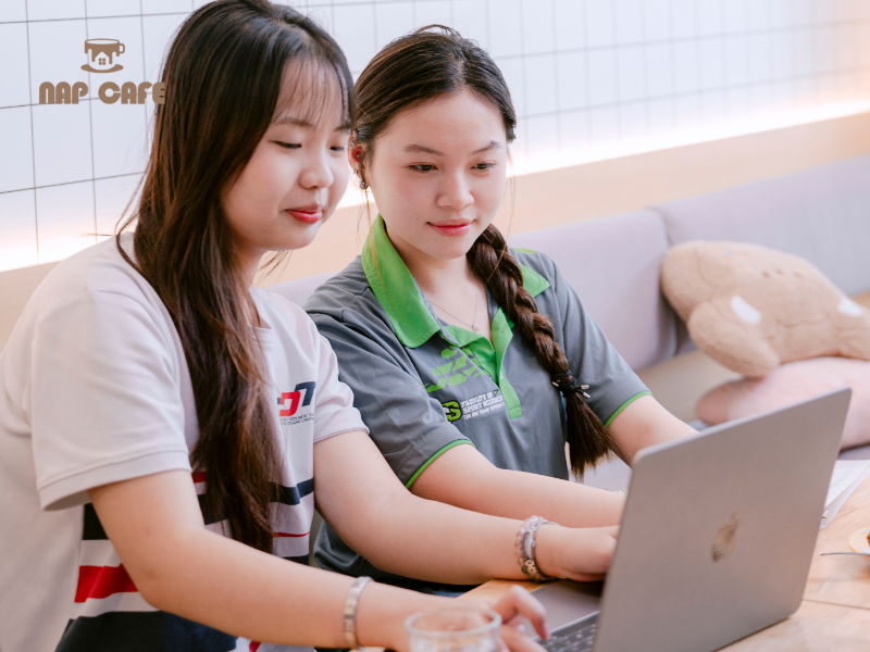 Nap Cafe tọa lạc gần các trường cao đẳng, đại học trên địa bàn quận 7
